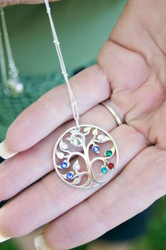 Sterling Silver Family Tree Necklace with Birthstones, Personalized Grandma Gift for Mother&#39;s Day, Gift for Grandma Necklace, Magnetic Clasp